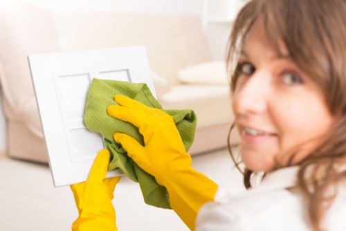 Local cleaning team preparing a TW7 property for tenancy handover